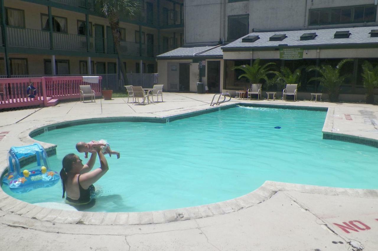 Amerihome Inn & Suites Houston Airport North Ngoại thất bức ảnh